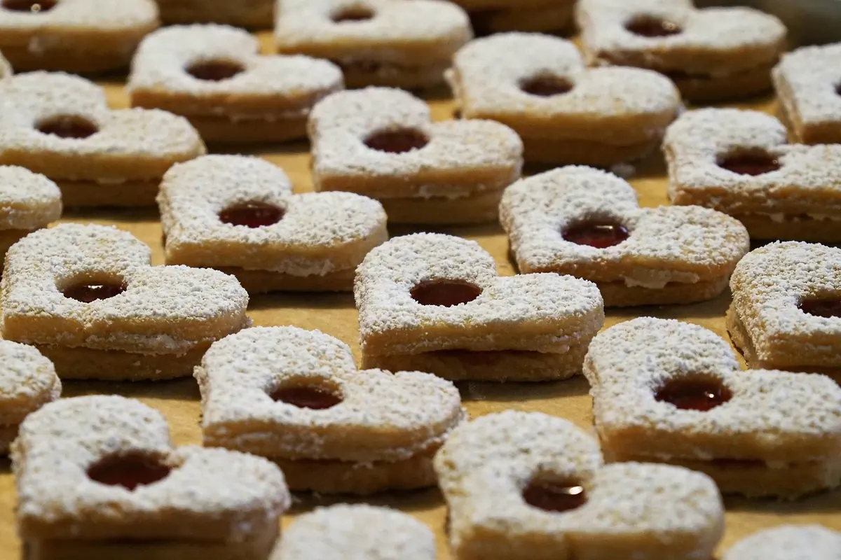 Seasonal Guide: Best Biscuits to Send for Christmas, Easter, and Summer